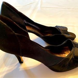 Black Satin Bow Isola Dolce women’s shoes size 8.5, 2.5 inch heel